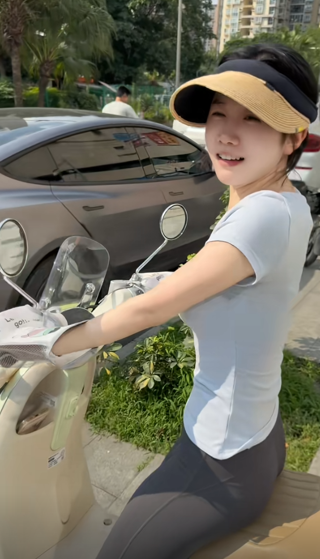 闺蜜真勇敢，这电动车晒一天了[哭笑不得]