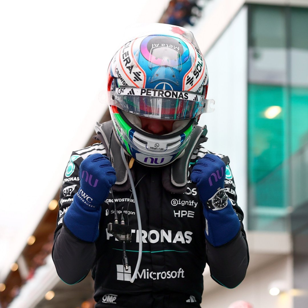 F1拿到加拿大站胜利以后，安东内利成为第16位做到4连胜的车手，也是他...