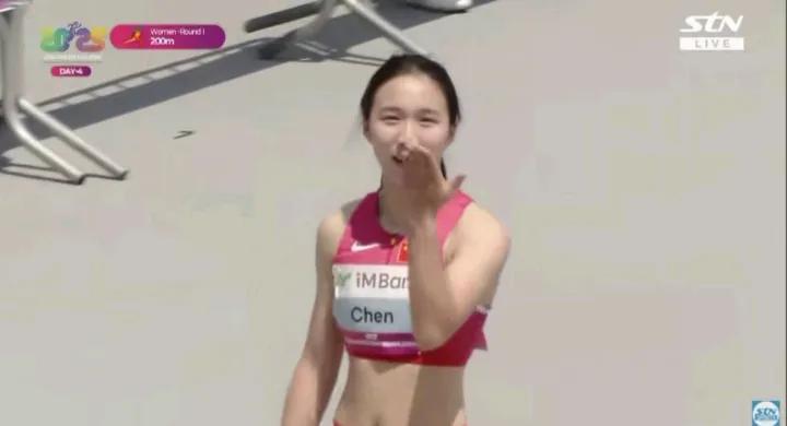 刚刚结束的亚锦赛女子200米预赛，首次参加洲际比赛的陈妤颉跑出了23秒60的好成