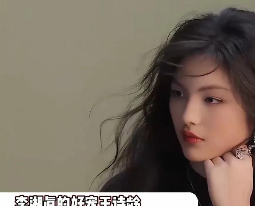 李湘带女儿拍广告惊艳全场！15岁王诗龄暴瘦后气质开挂，贵气十足，机场生图美到炸，