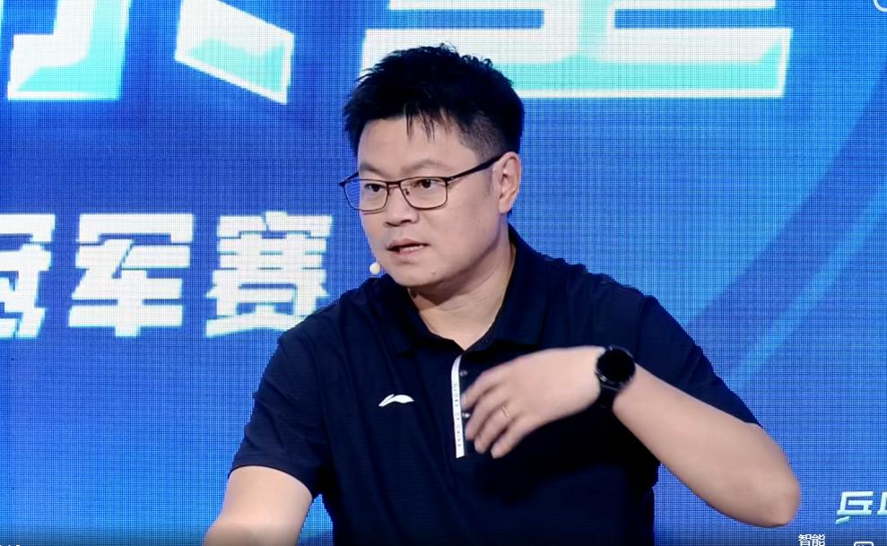 早田希娜虽然3:4输给了陈熠，但是侯英超复盘时，透露一个不好的细节。他说：