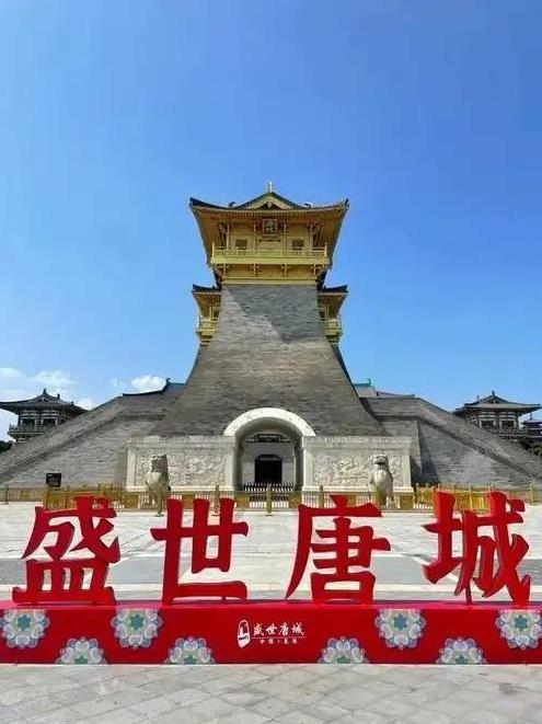 像襄阳唐城这种跪着的景点建议全民封杀！旅行博主蓝战非等花了126元门票等1000