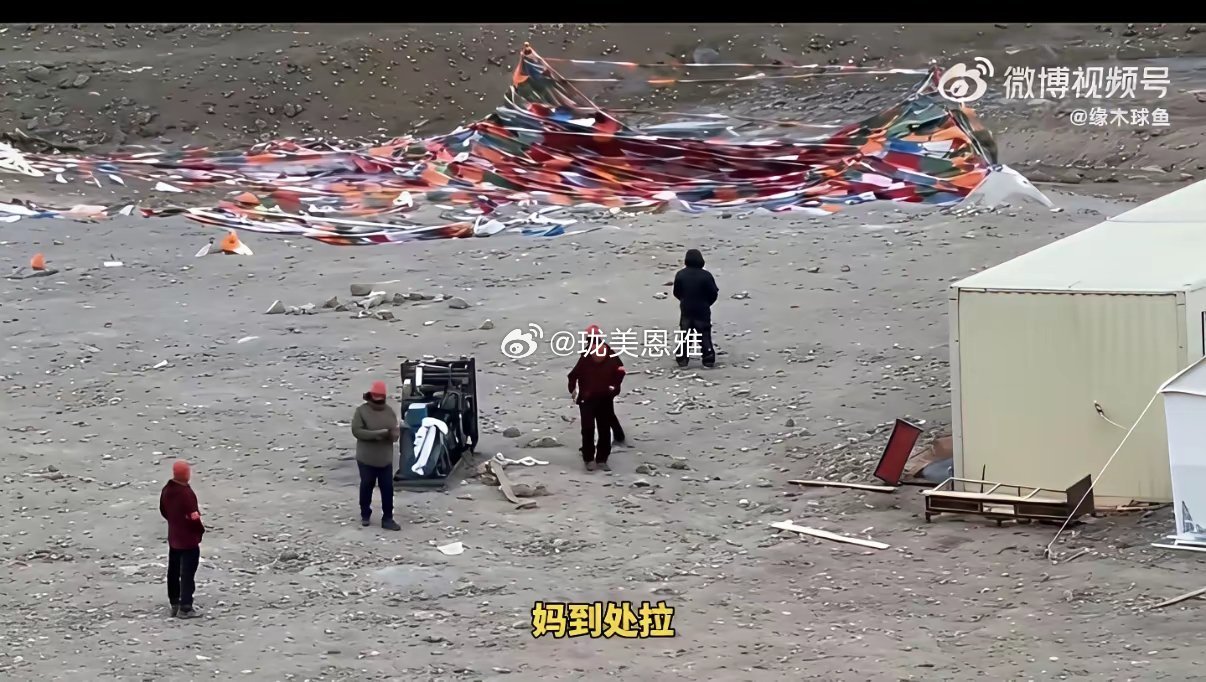 印度人拉屎拉到高原上了明明旁边有厕所，印度人就是不去气得拍视频的国人骂人了