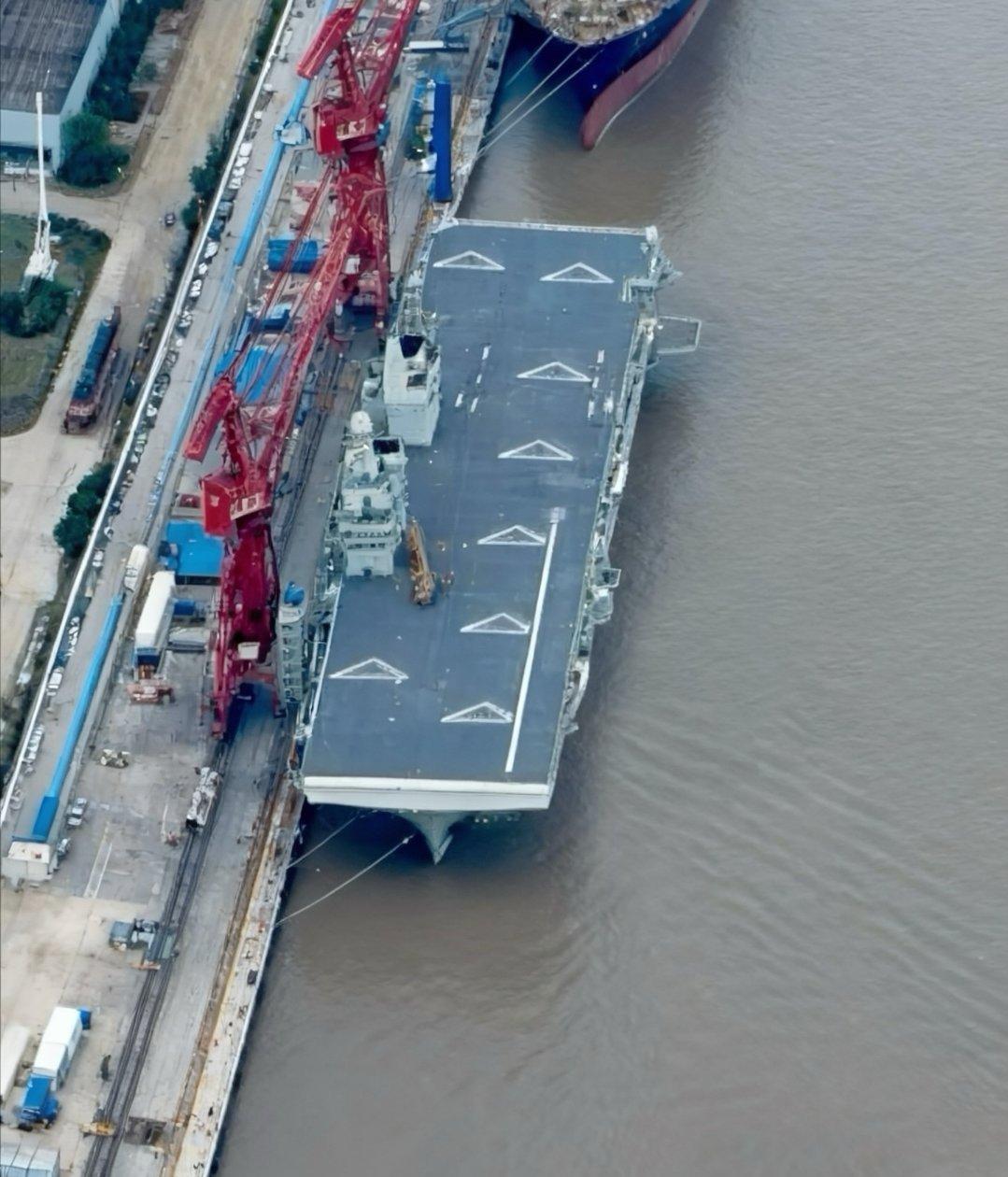 “新生入学！”076首舰“四川舰”今日首次出海体检四川舰开展首次航行试验神二