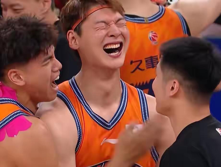 ！CBA新王诞生！刚刚结束的2026赛季CBA总决赛由上海久事对阵浙