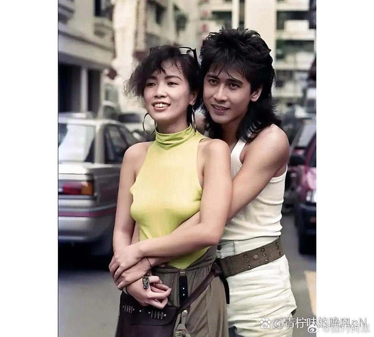 时光回溯到上世纪80年代初！齐豫与弟弟齐秦的年轻同框照，满是青涩意气，这对乐坛姐