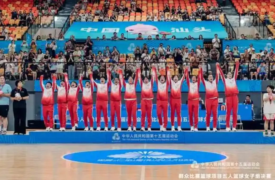 广东队拿下全运会篮球首金。据广东媒体透露：广东队以86：74战胜山东男篮，率先