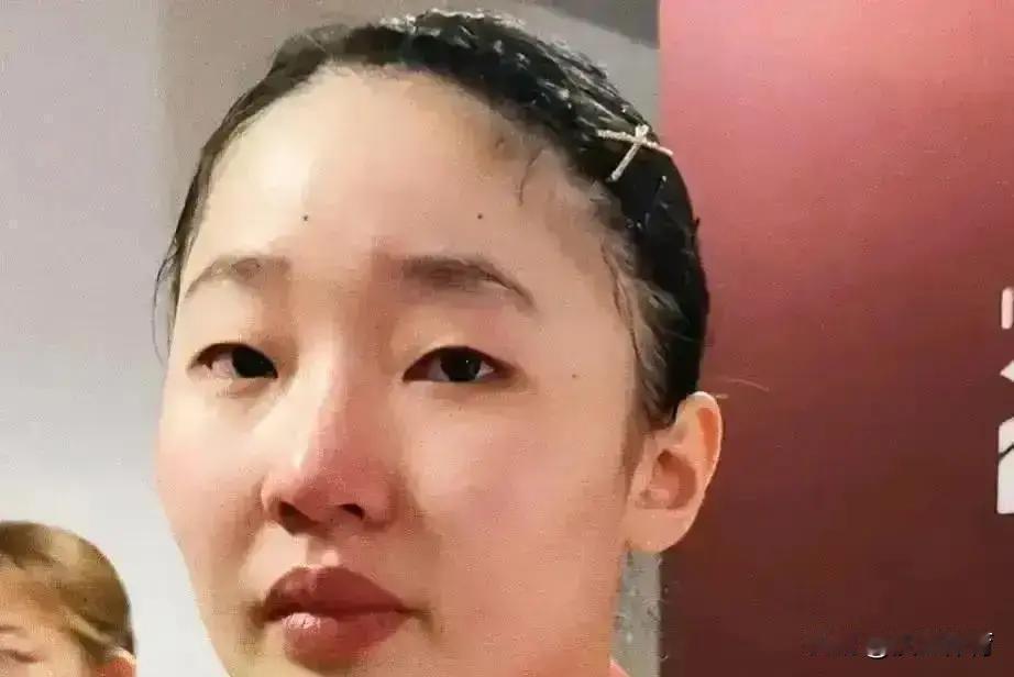 日本乒协给张本智和贴上了“非重点项目”的标签。世界第四的男单选手，一夜之间被断