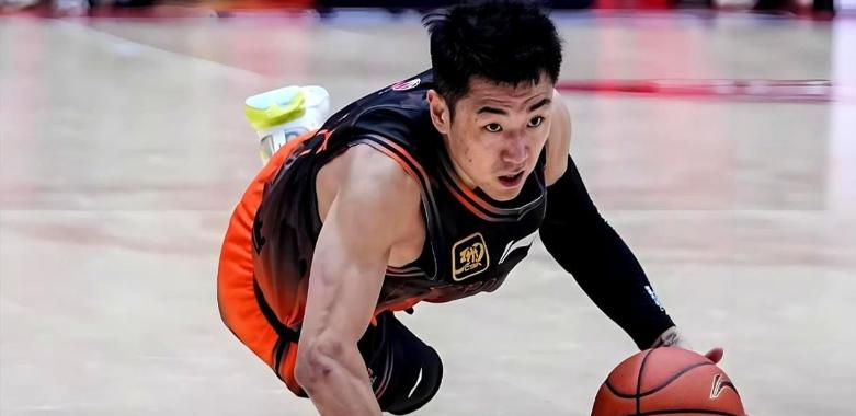 山东男篮出征汕头！高诗岩缺阵，三场硬仗等着他们😭10月8号，山东高速男篮全队