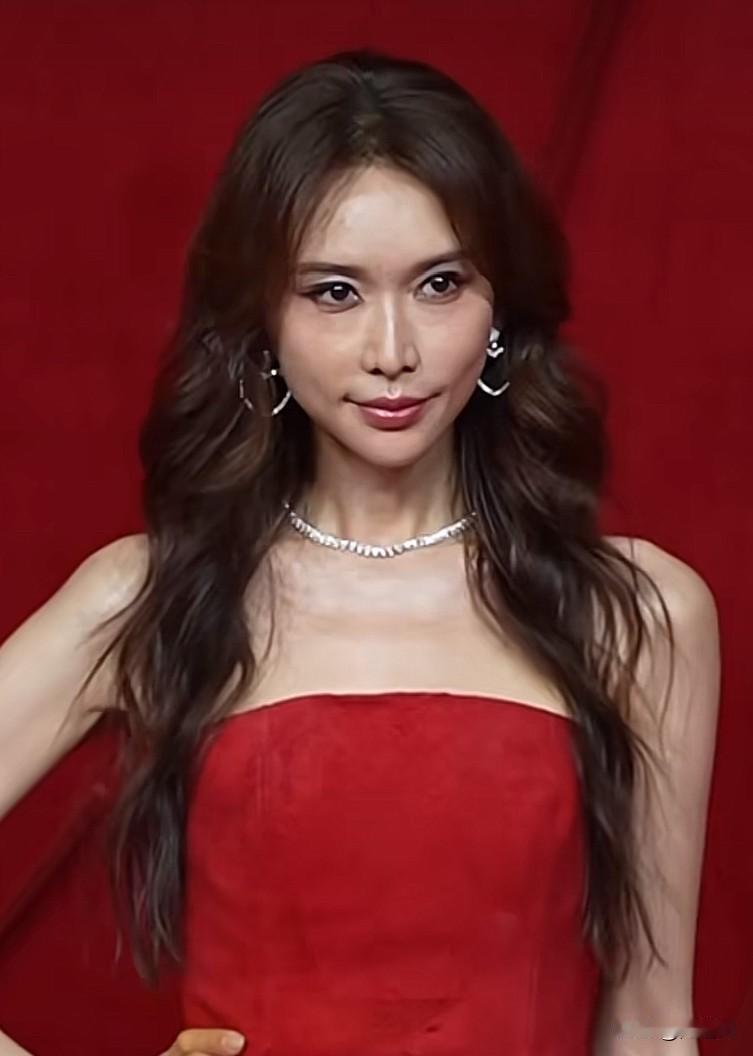志玲回来吧别在那旮旯待着了再待下去脖子不是脖子脸不是脸了连走路都失去