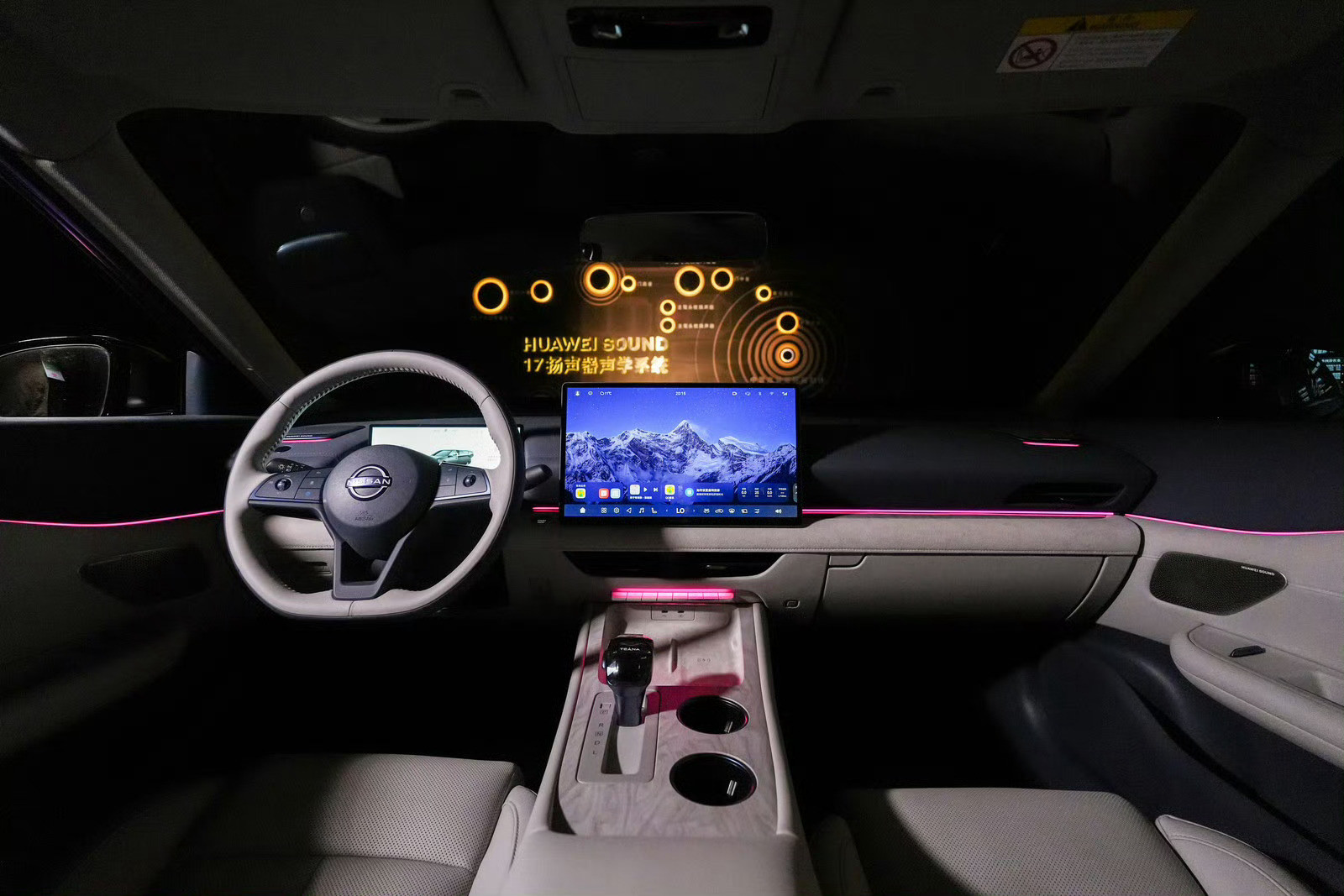 尼桑站起来了，这个内饰这个价位看着的确不挺吸睛的，女生通勤可以整一个开开