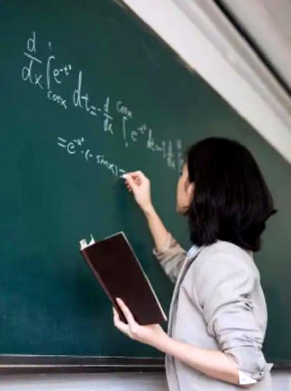 现在有个特别奇怪的现象！那些女护士、女教师、女医生、女公务员，还有银行女职员，个