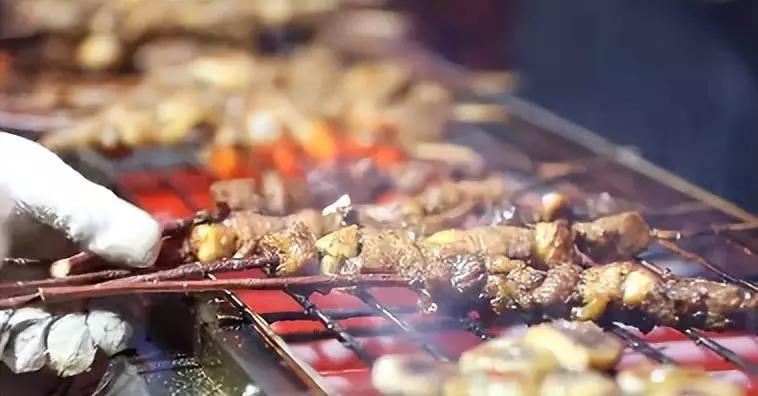 《“不是窝囊，是格局！”哈尔滨老板为“南方小土豆”退款，背后藏着最暖的真相》