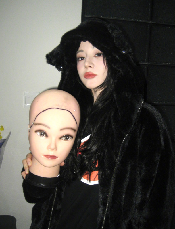 1，迪丽热巴被曝滞留迪拜工作室发文因不可抗力确定无法抵达巴黎，不得不缺席时装周，