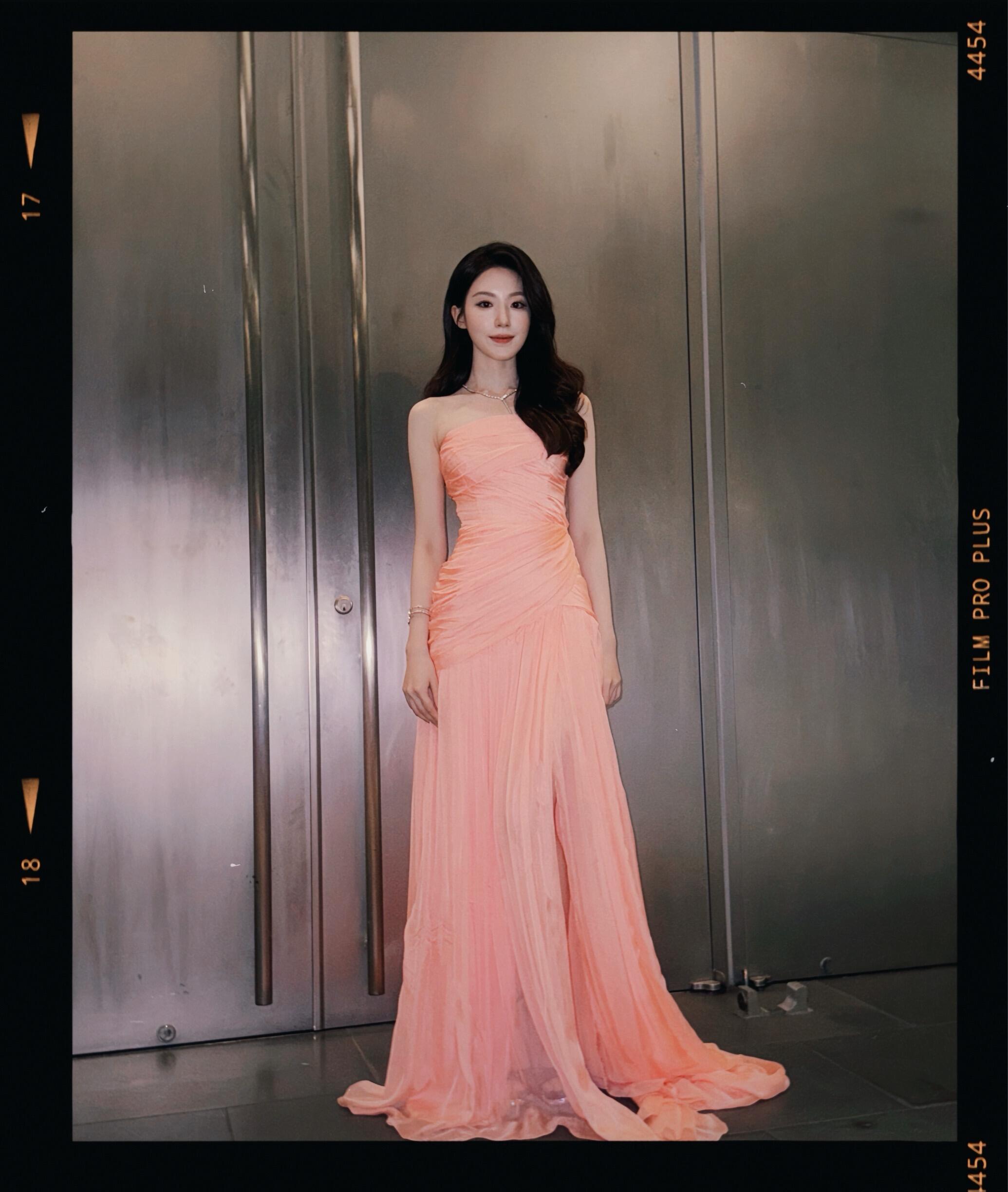 惊为天人的美貌…🩷pink叶舒华​​​