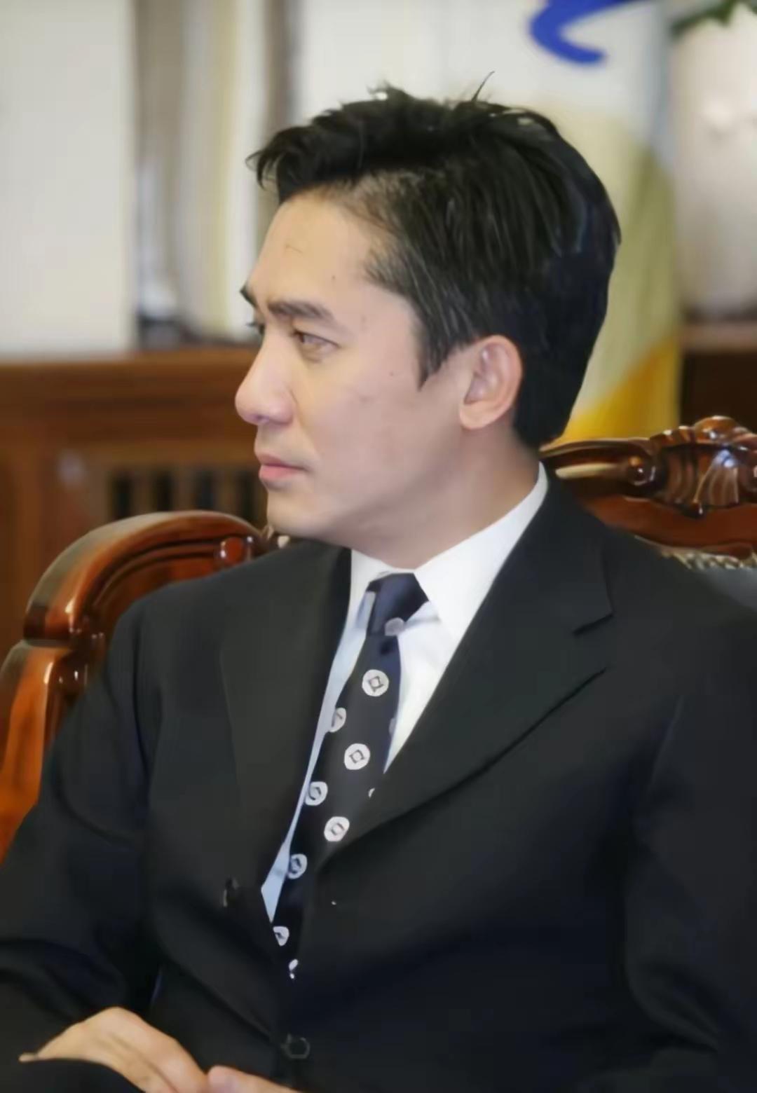 梁朝伟儒雅帅气，内敛不张扬[赞][赞][赞]