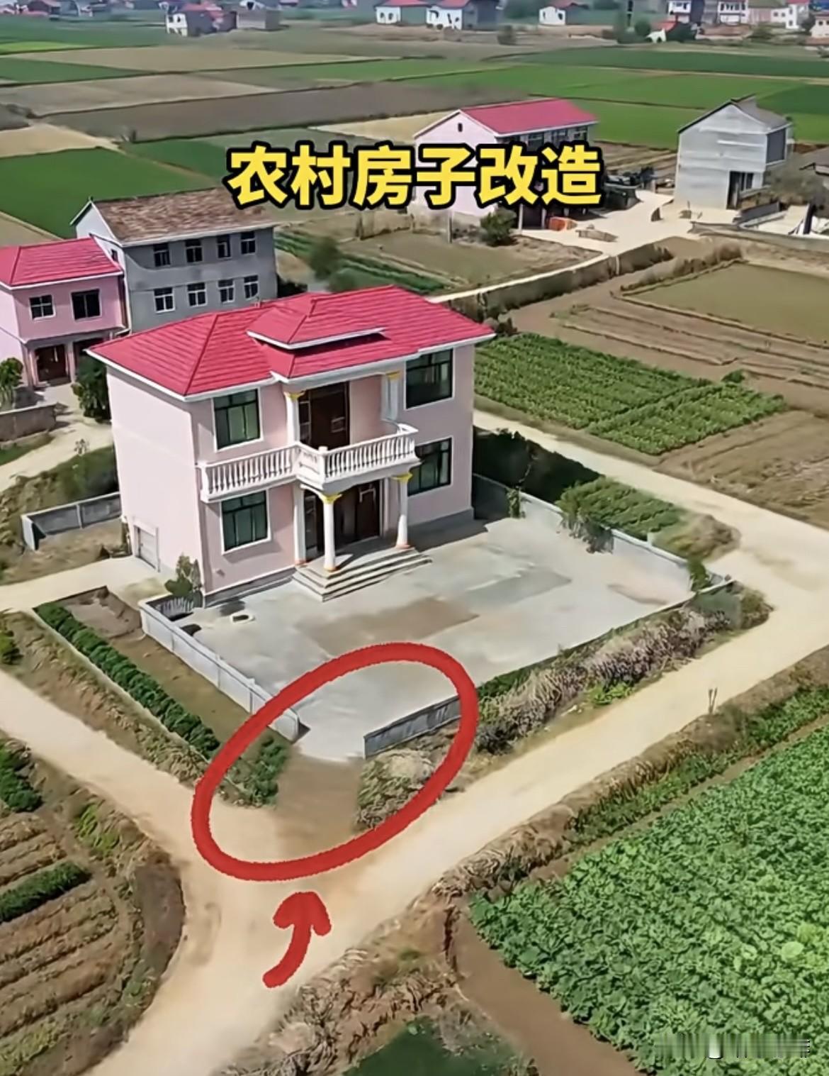 自建房把院门改造换个位置，改造前和改造后的对比。大家觉得怎么样呢⁉️