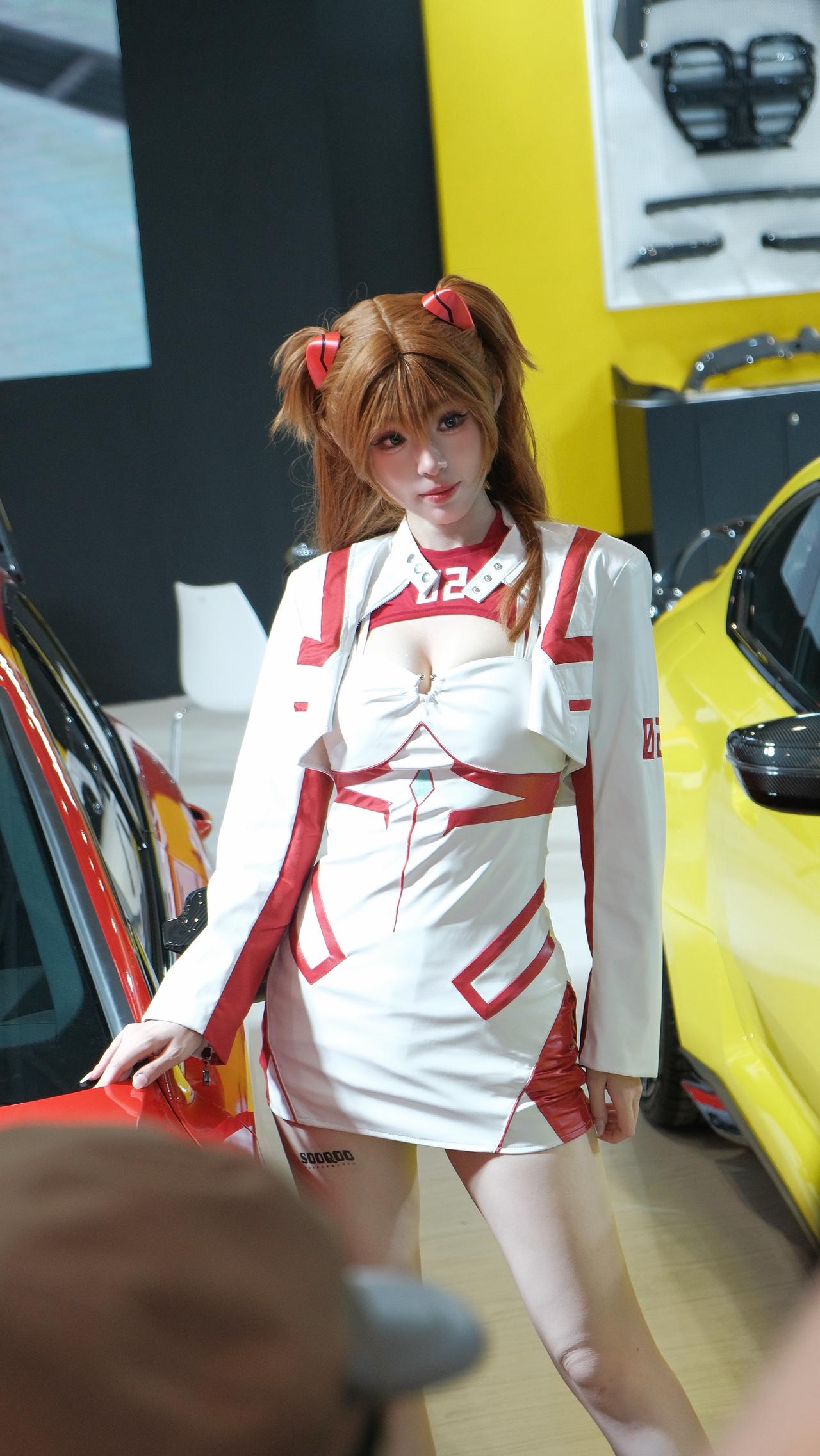 美女车模美少女战士深圳改装车展大长腿改装车文化