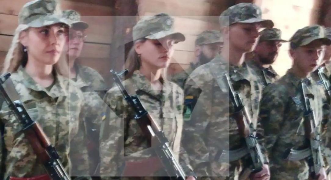 乌克兰前线的女兵比例，正在越来越高，前线战斗部队中，不仅有年轻女性和老年男性，甚