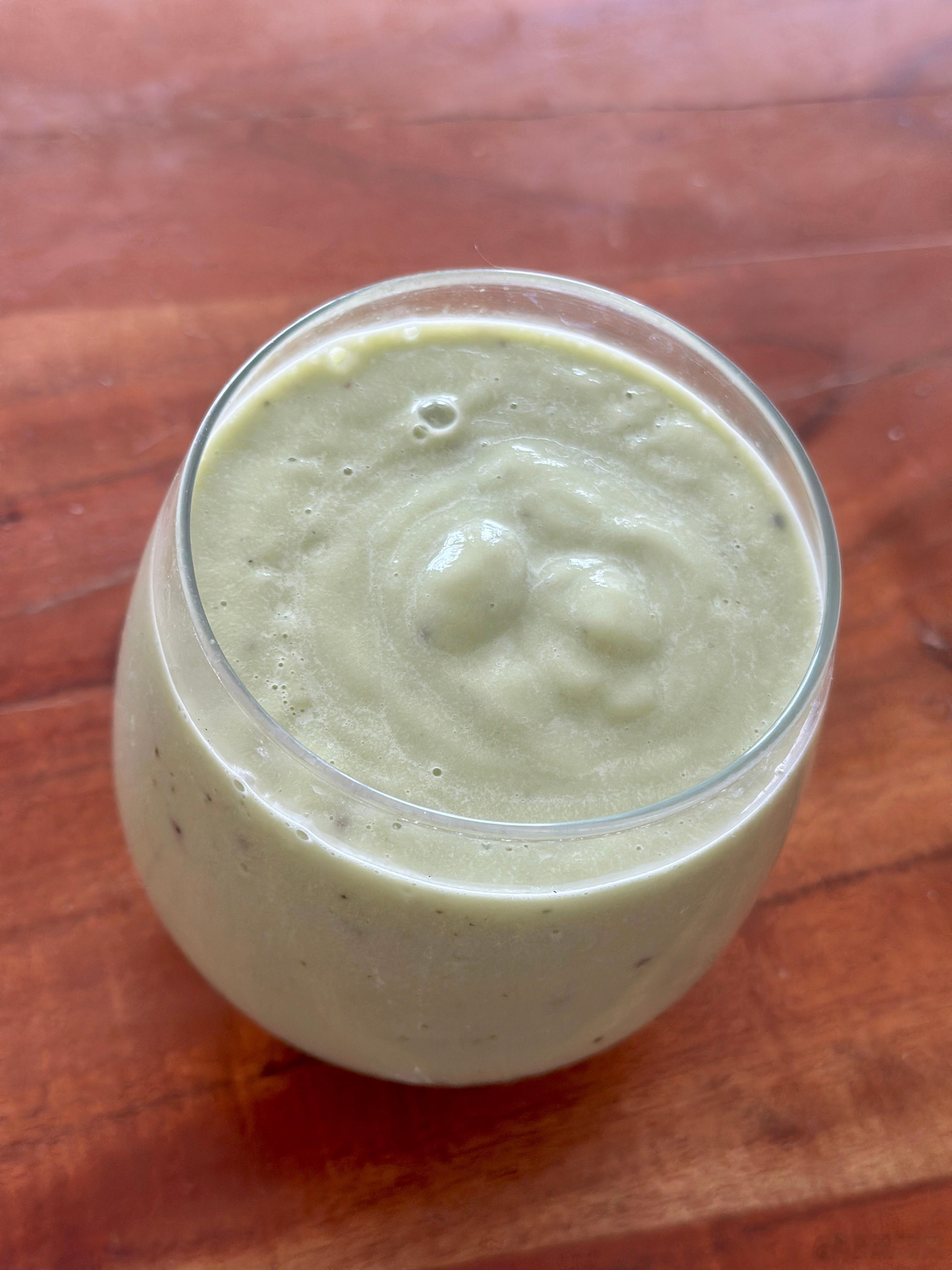 抗炎饮食day93✅小米粥真是冬日暖身利器早餐：牛油果🥑蓝莓干椰奶奶昔，家里没