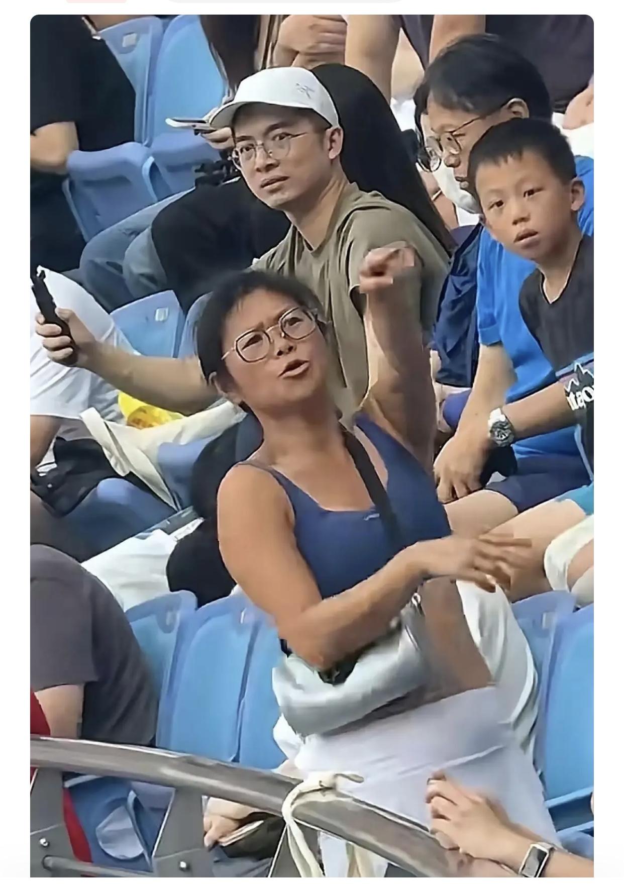 代价来了！大闹网球的谢某懵了：广交会门票悬了，工作也要黄了？近几日，上海网