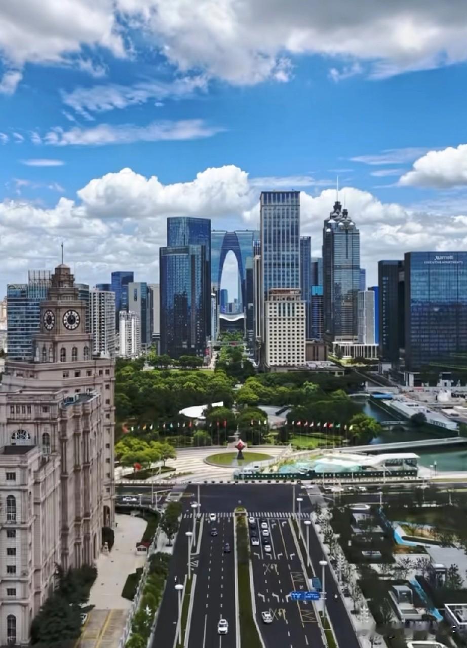 苏州市，一市顶一省也不是夸张说法，经济实力太强大了广东省，江苏省，它们的经济实