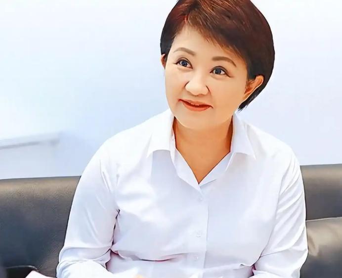 卢秀燕架空郑丽文，另立党中央！6月30日台媒人陈挥文节目爆料：卢秀燕早