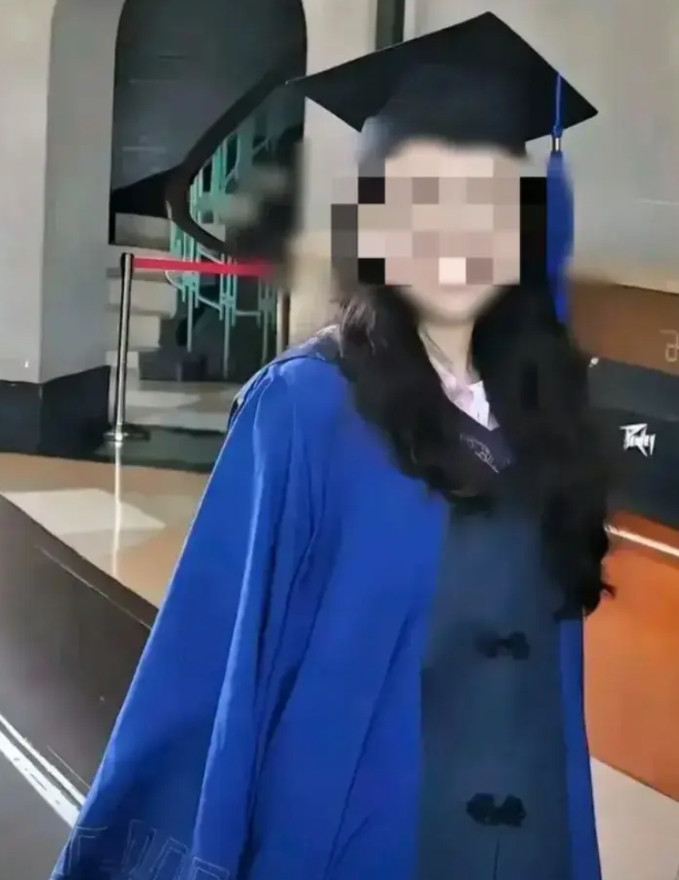 我想问问杨同学，你拿刘辅导员祭旗想给谁施压？原谅我比较愚笨，杨同学将与肖同学的