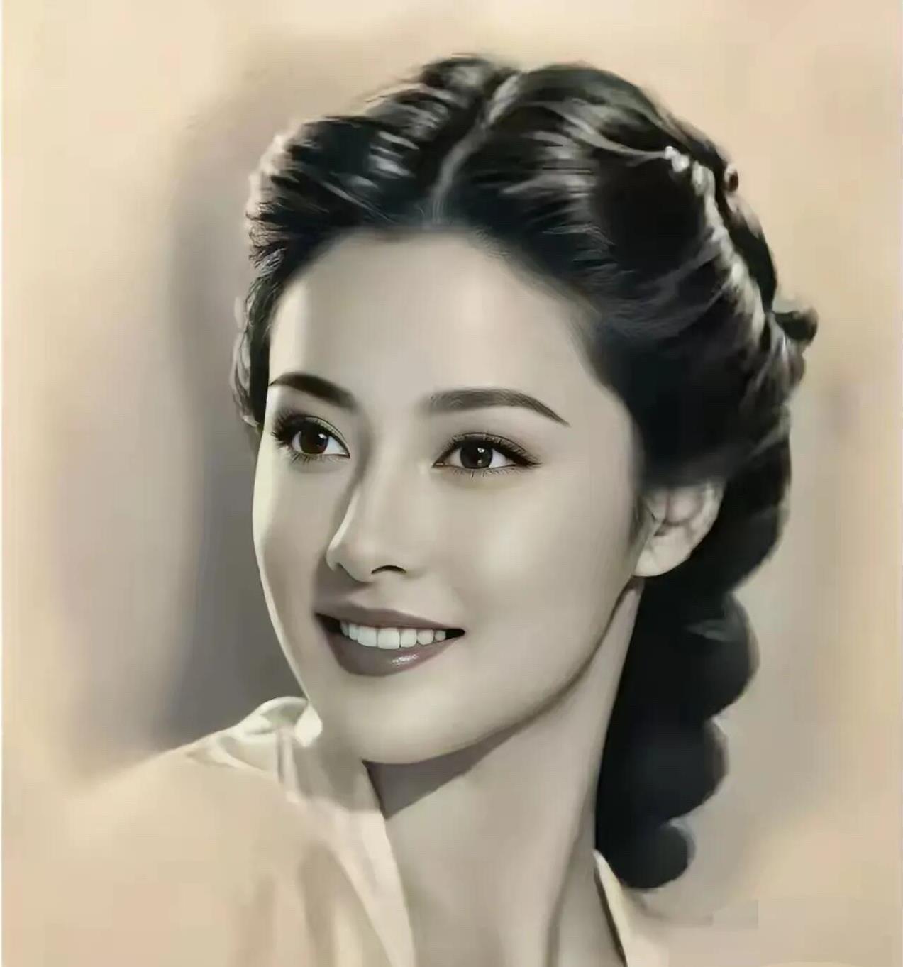 再好看的美女，在她的面前都黯然失色，这才是真正的东方美女，比刘亦菲好看，比范冰冰
