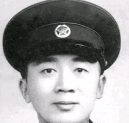 1937年秋，日军空袭南京，毛虎桥监狱突发大火，一批被捕人员趁乱逃了出来，其中就