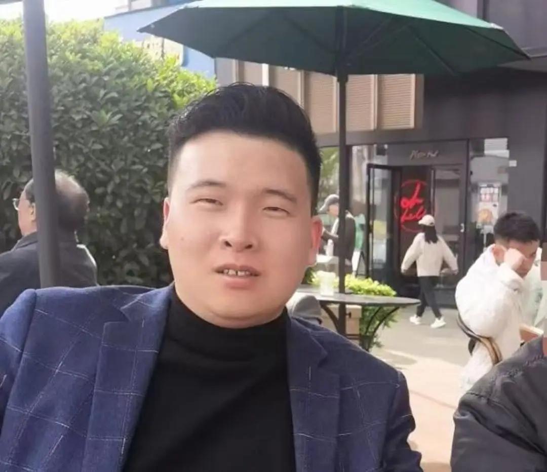 “太离奇了！”四川绵竹，一男子为拿回跨境电商货款独自飞往曼谷，刚到他就给女友发来