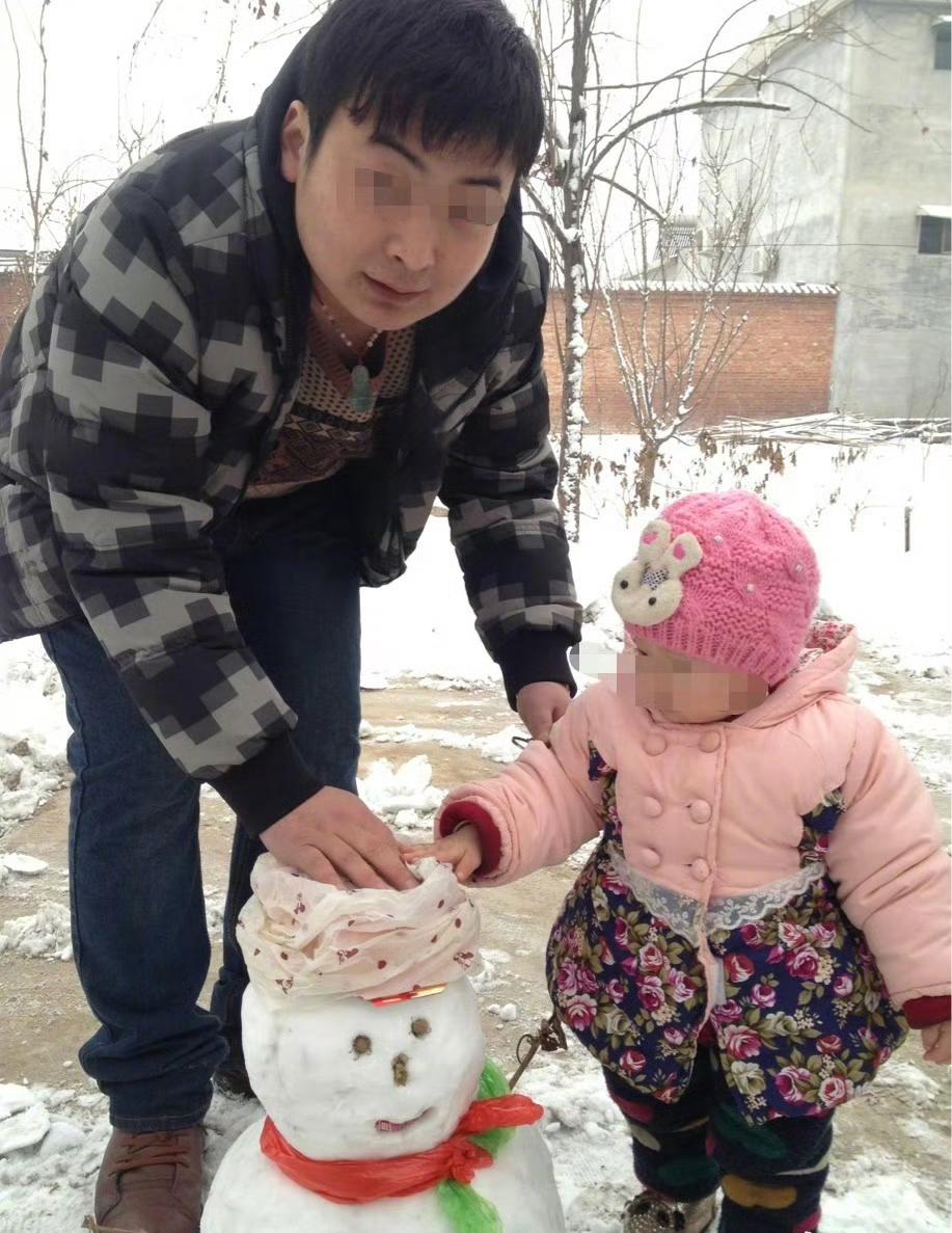 看到这条新闻时，心里特别不是滋味。一个34岁的年轻人暴钦瑞，在被采取“指定居所监