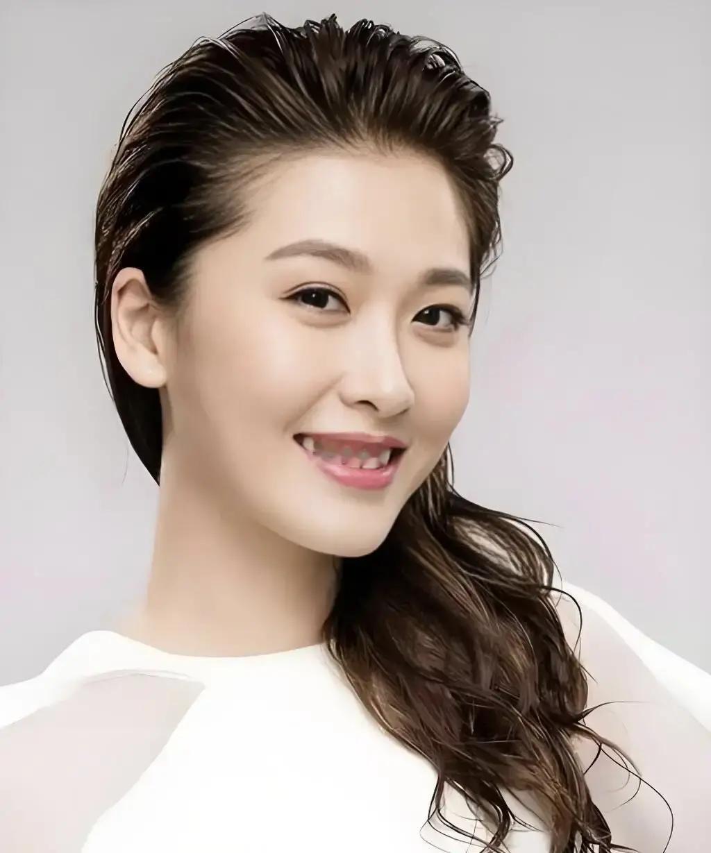 从TVB花旦到全职妈，曾经一年能赚1000万，现在，她算了一笔账，光养儿子一年就