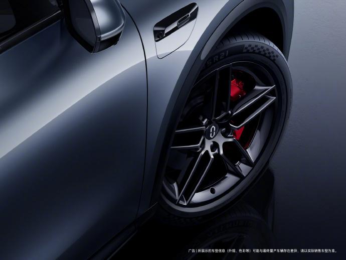 车顶激光雷达已“曝光”!问界M6的科技底牌,看来又是王炸问界M6银色外观细节图