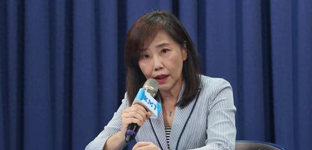 尹乃菁辞职，下一个会是谁据岛内媒体《中时新闻网》报道，据尹乃菁个人透露，其已