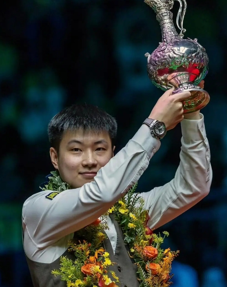 个人认为，现在斯诺克江湖，能与特鲁姆普一决高下的，也就赵心童了，不吹不黑。随着奥