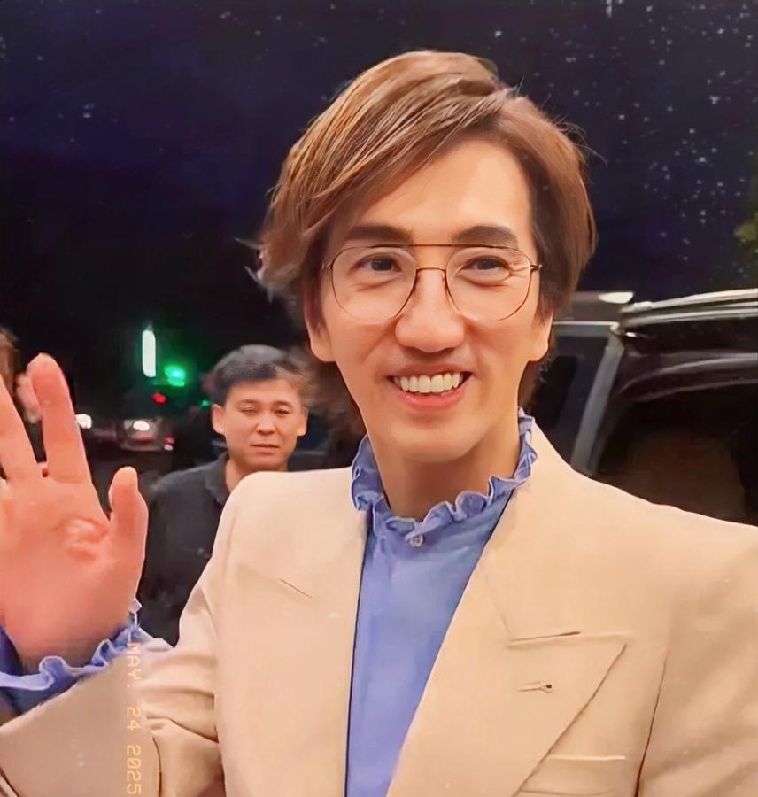 芒果台这次真的玩脱了！5月23日《歌手2025》第二期直播现场，林志炫以两场综合