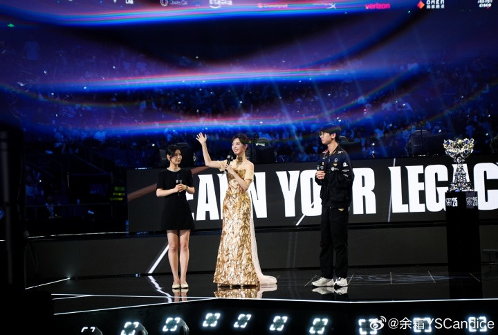 余霜: “S15某一瞬间很像S7, 回忆涌入脑海, 2025LPL故事结束了”