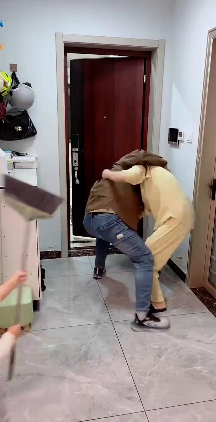 妈妈别闹。