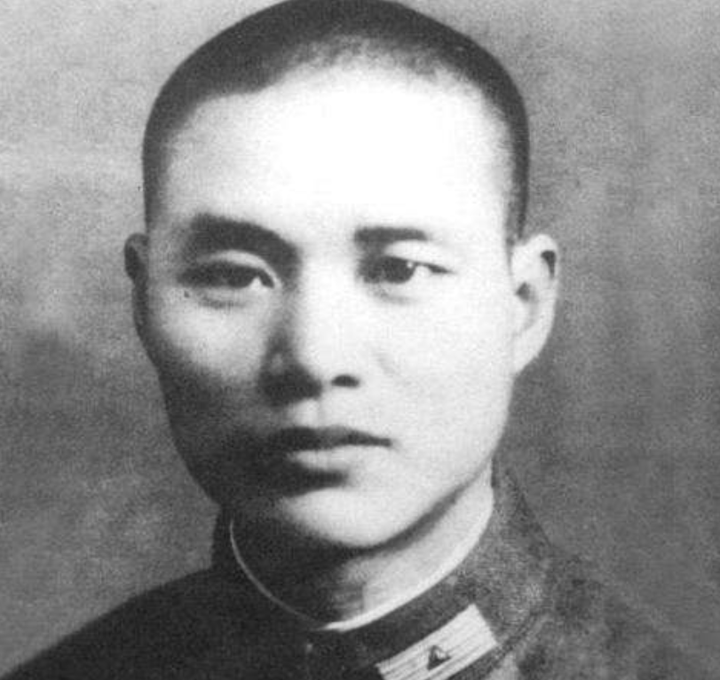 1949年，沈醉给毛人凤下毒，将两包毒药下入了毛人凤的饭菜里，然而，毛人凤这个笑