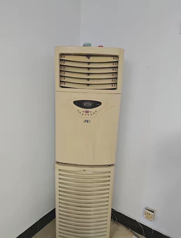 趁着铜价高，我拆了台报废格力空调卖铜。折腾半天，铜管一称7.2公斤，拉到废品站