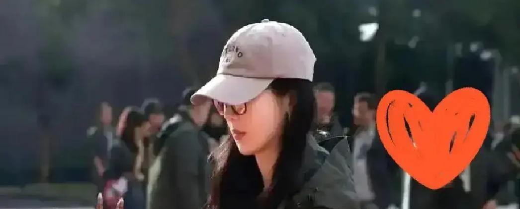 开机第三天，资方伪造了邮件。想偷天换日，把杨紫换掉。手段脏得，像隔夜的茶。