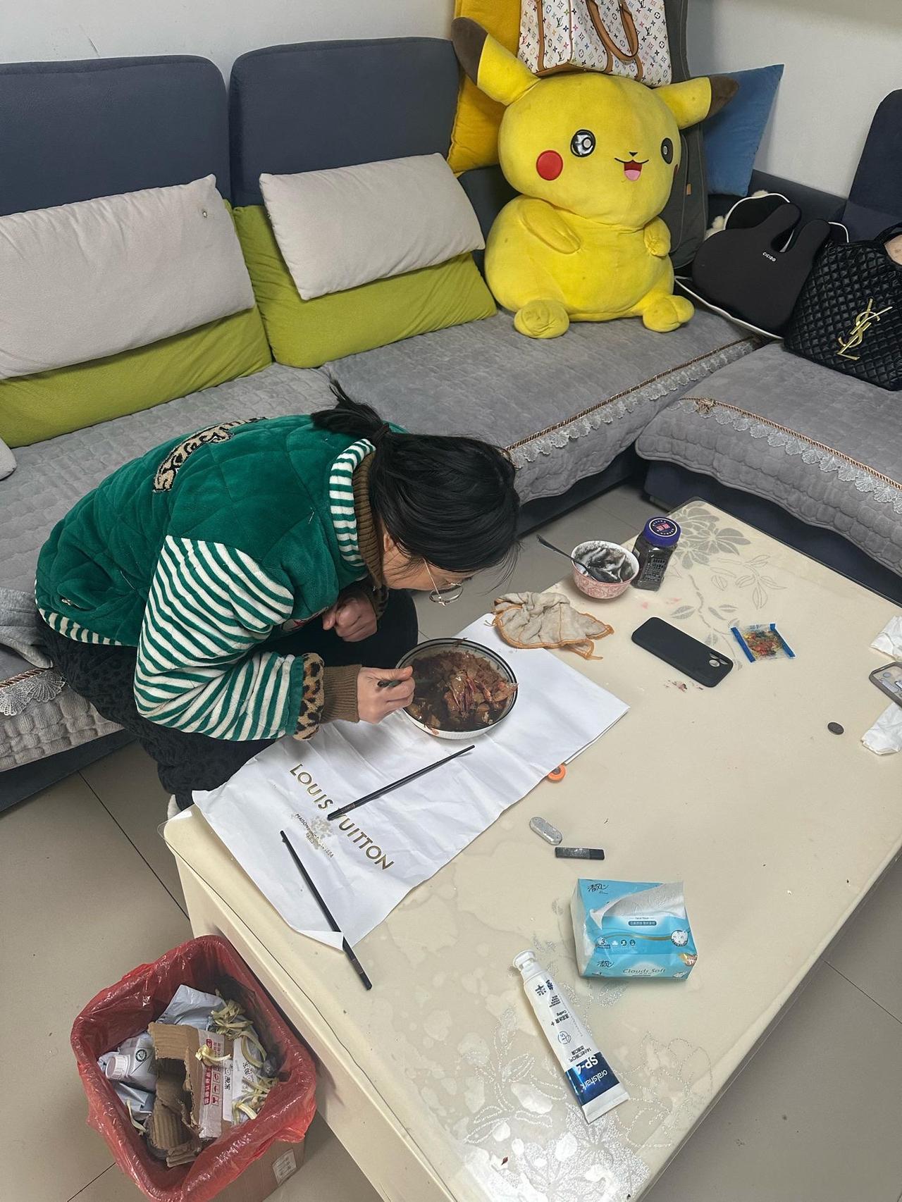 假期你们是不是也这样不洗脸不收拾不出门