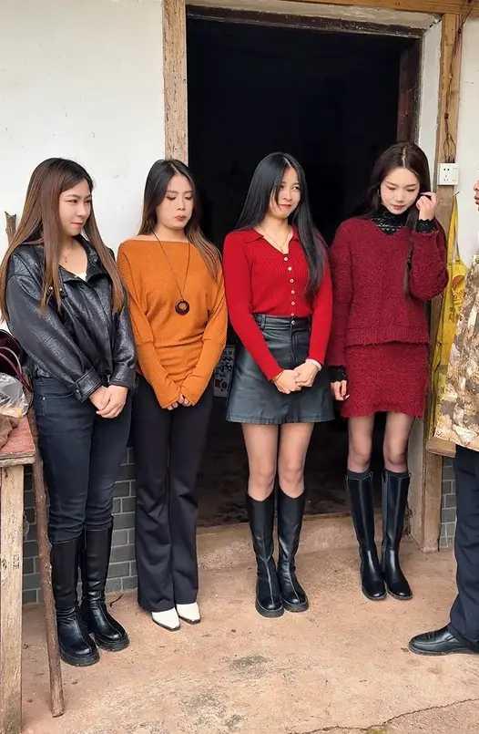 家有儿女，家长必定心里高兴。可重庆某村一位59岁老父亲，家有四朵金花，旁人都羡