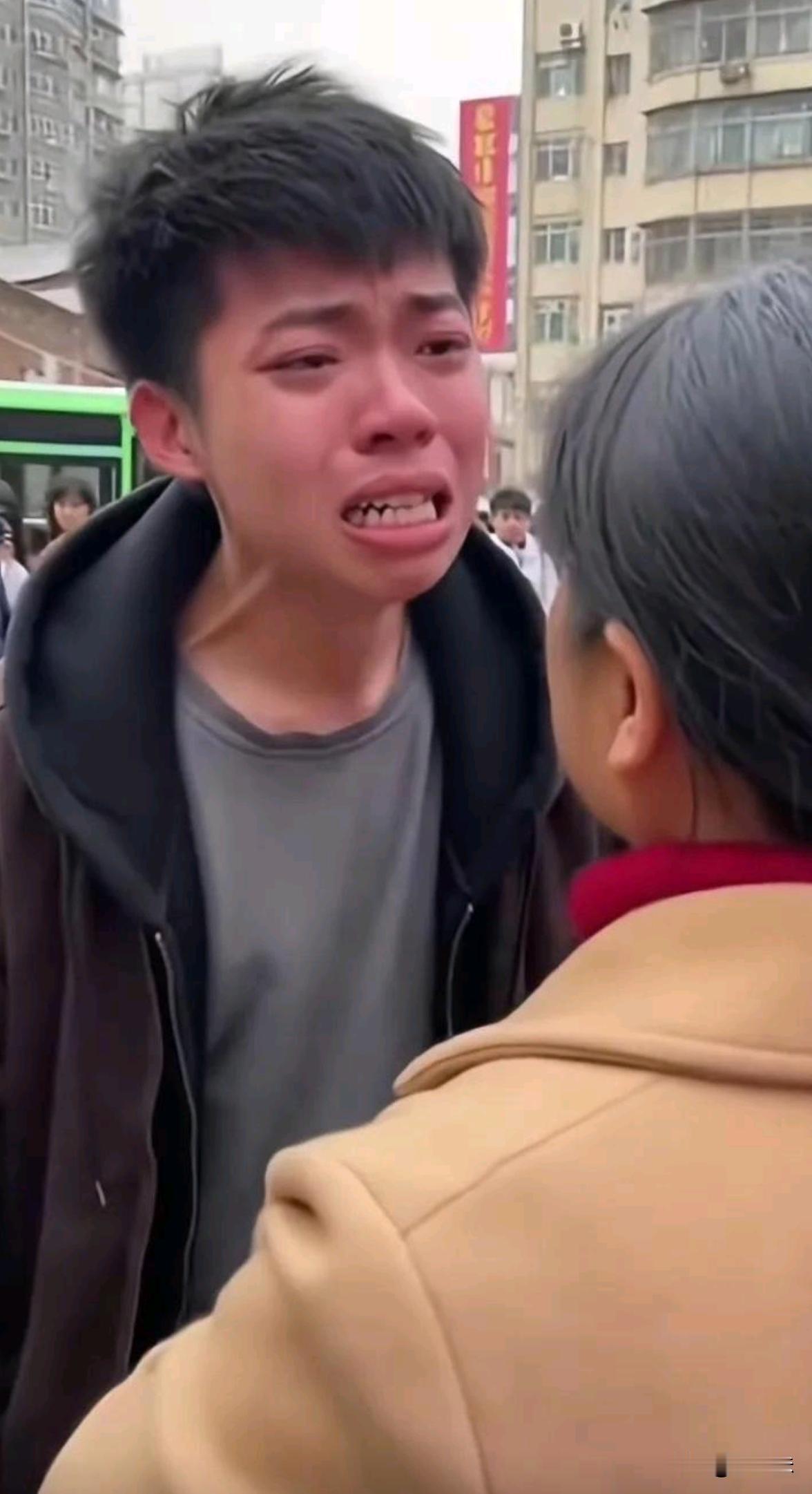 母亲逼儿子相亲，儿子几句话让妈妈哑口无言，妈妈说：今天无论如何，你也得给我相亲去