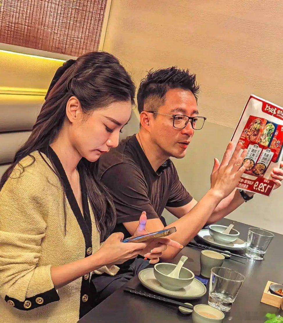 没有压力是假的路人镜头下的汪小菲和马筱梅，汪小菲明显又黑又瘦了！整个人有点憔悴…