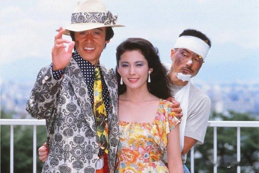 松坂庆子与孙道临赵静杨雅琴等的合影图五与潘虹在云南（1983年）图六