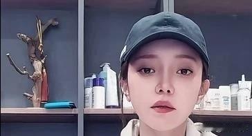 t佑花费300万推崔阿扎首秀卖货，看完临场发挥无奈道：卖号吧！