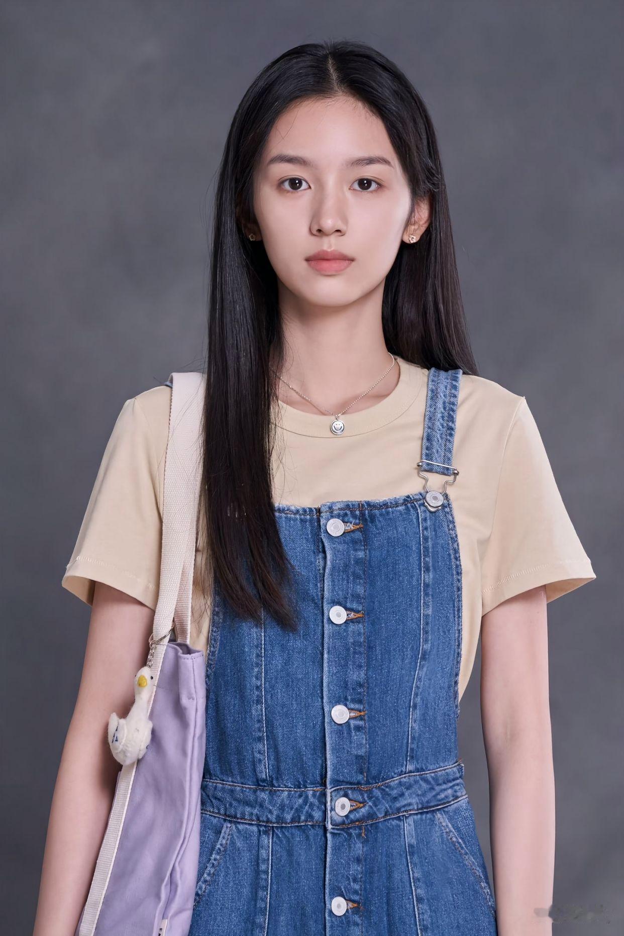 周也看着有点冷，但是谈恋爱了还是很粘人的