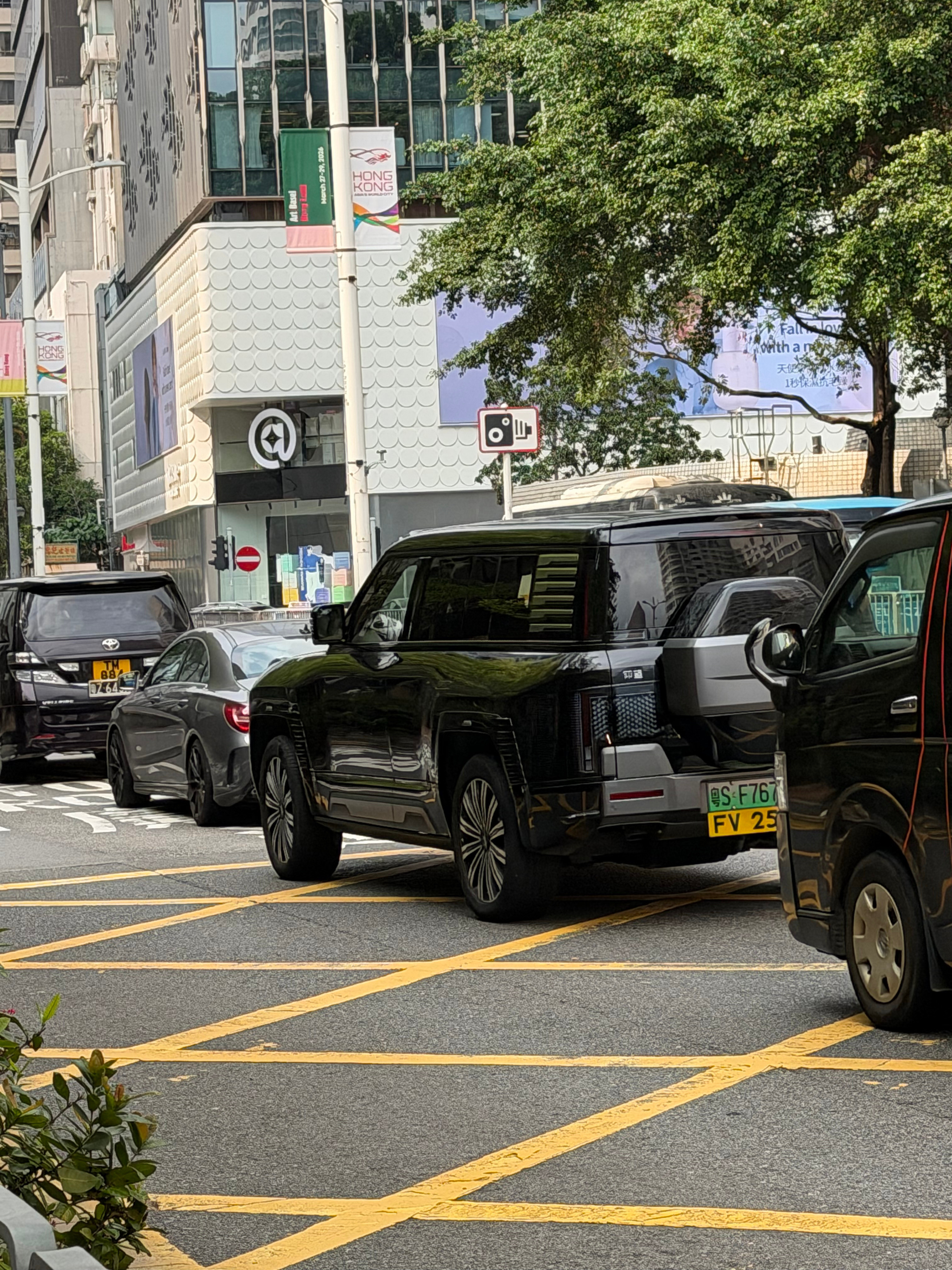 东莞的仰望车主还是把车开到了尖沙咀香港·尖沙咀